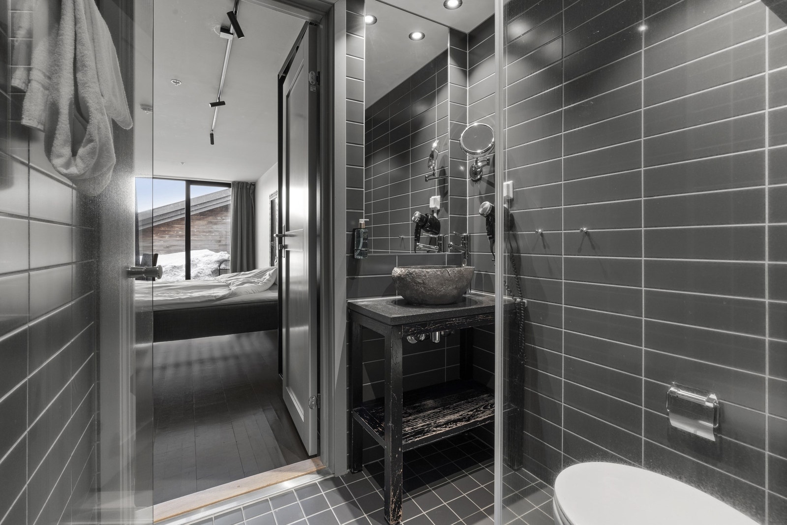 Det er totalt 3 stk lekre bad/wc. i leiligheten. Galleribilde