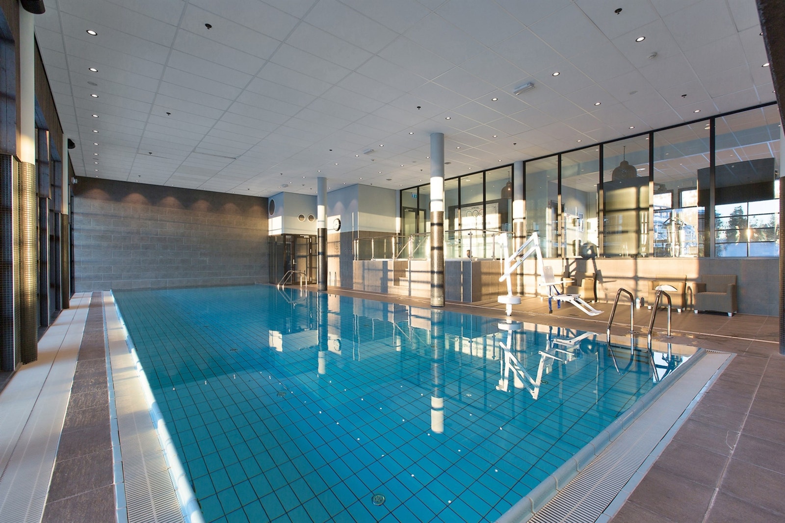 Basseng med fri bruk for leilighetseiere. Galleribilde