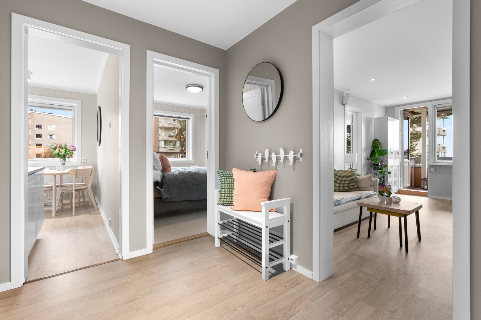 Overflater i entré og stue ble pent pusset opp 2017. Galleribilde