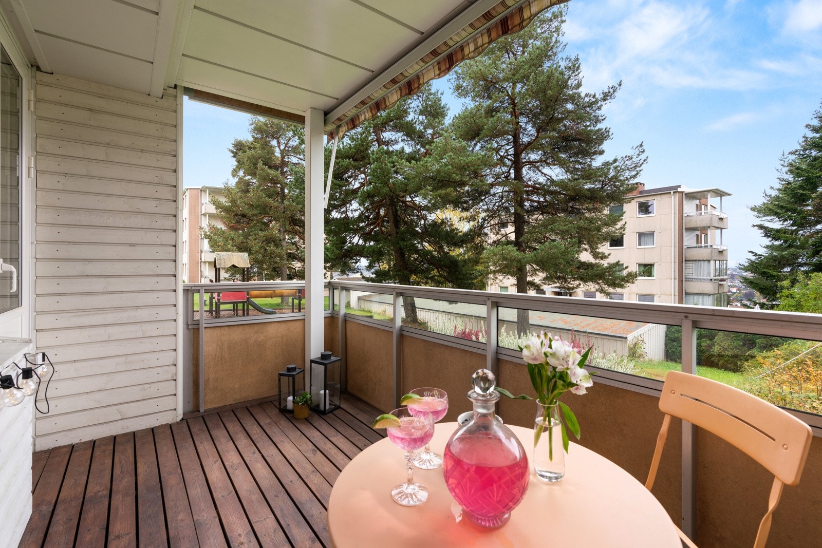 Fra stuen er det utgang til en vestvendt balkong på 7 kvm. Galleribilde