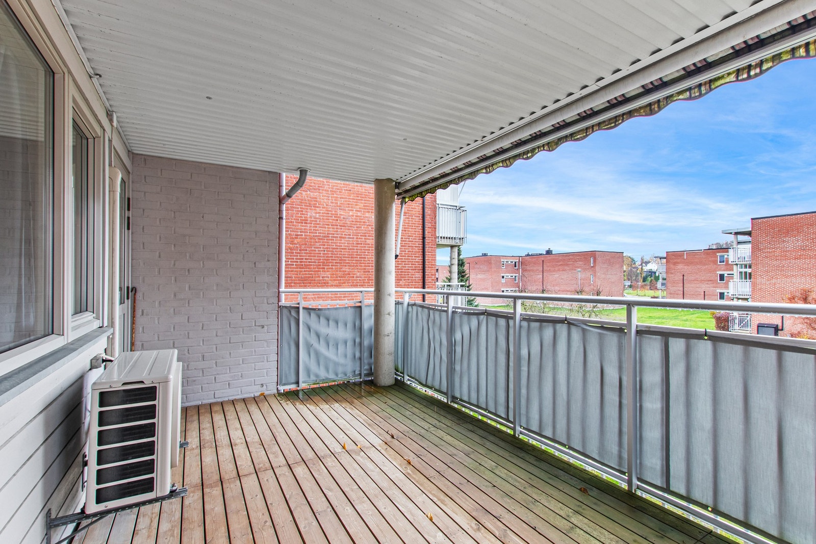 Terrasse mot vest. Galleribilde