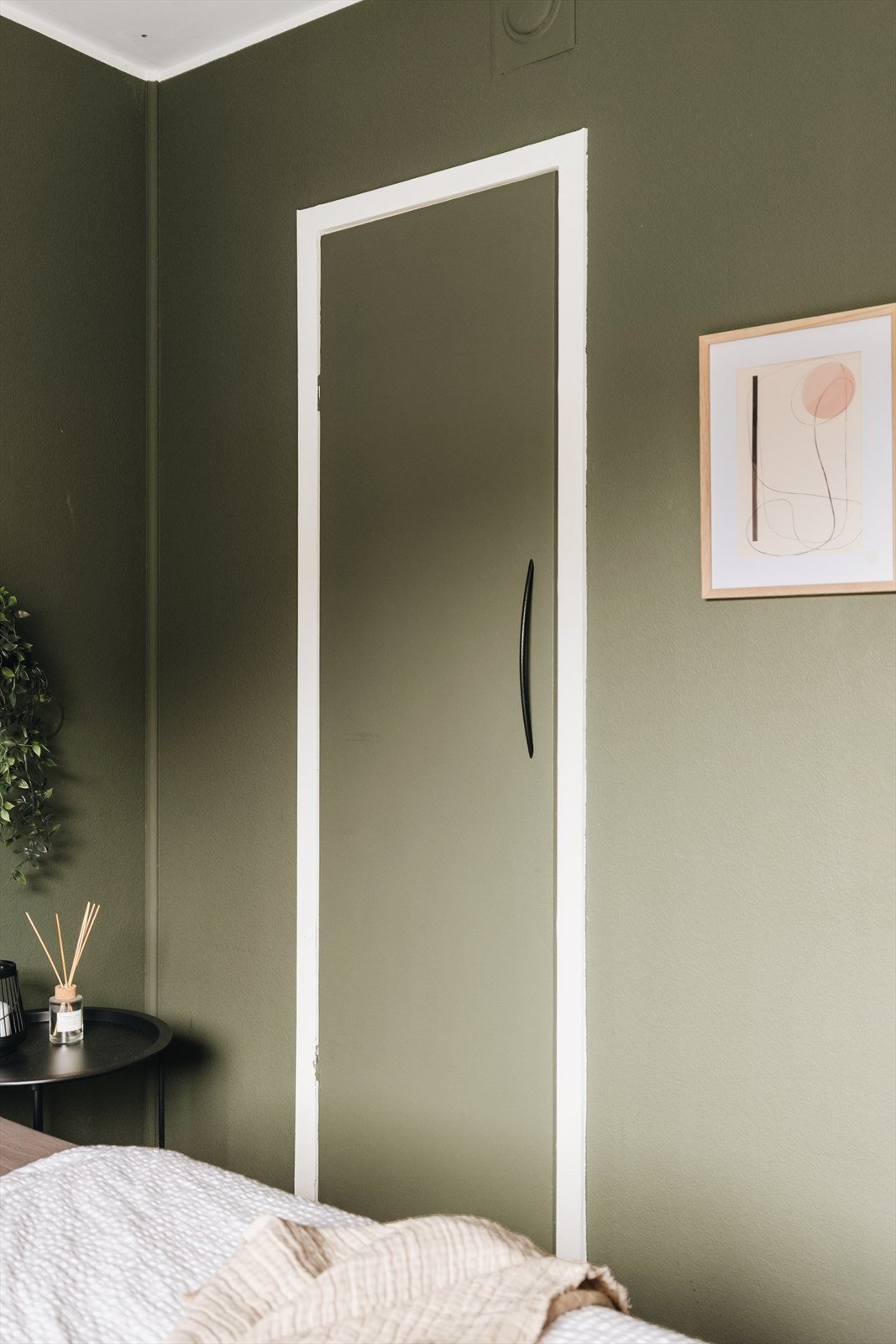 Soverom har tilkomst til integrert skap som også fungerer som garderobe Galleribilde