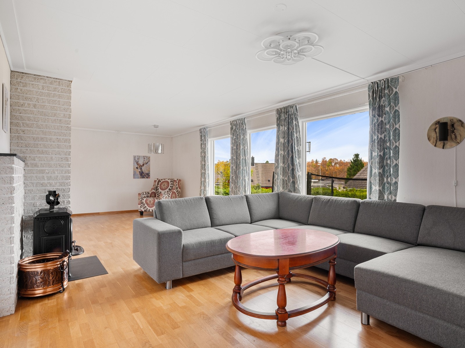 Lys og romslig stue Galleribilde