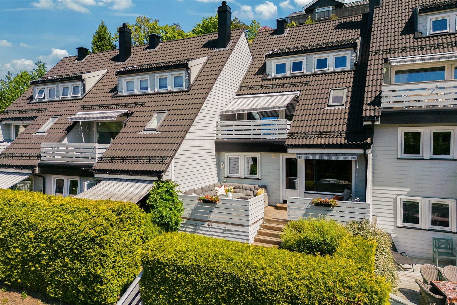 Leiligheten er vestvendt og terrassen har meget gode solforhold til langt på kveld. Galleribilde