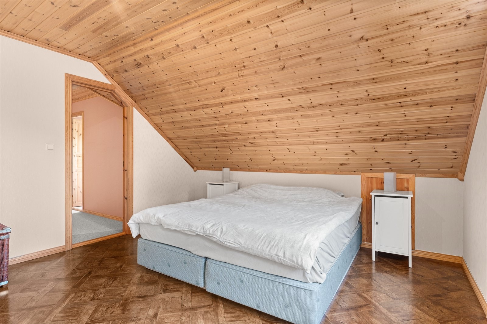 To soverom i loftsetasjen Galleribilde