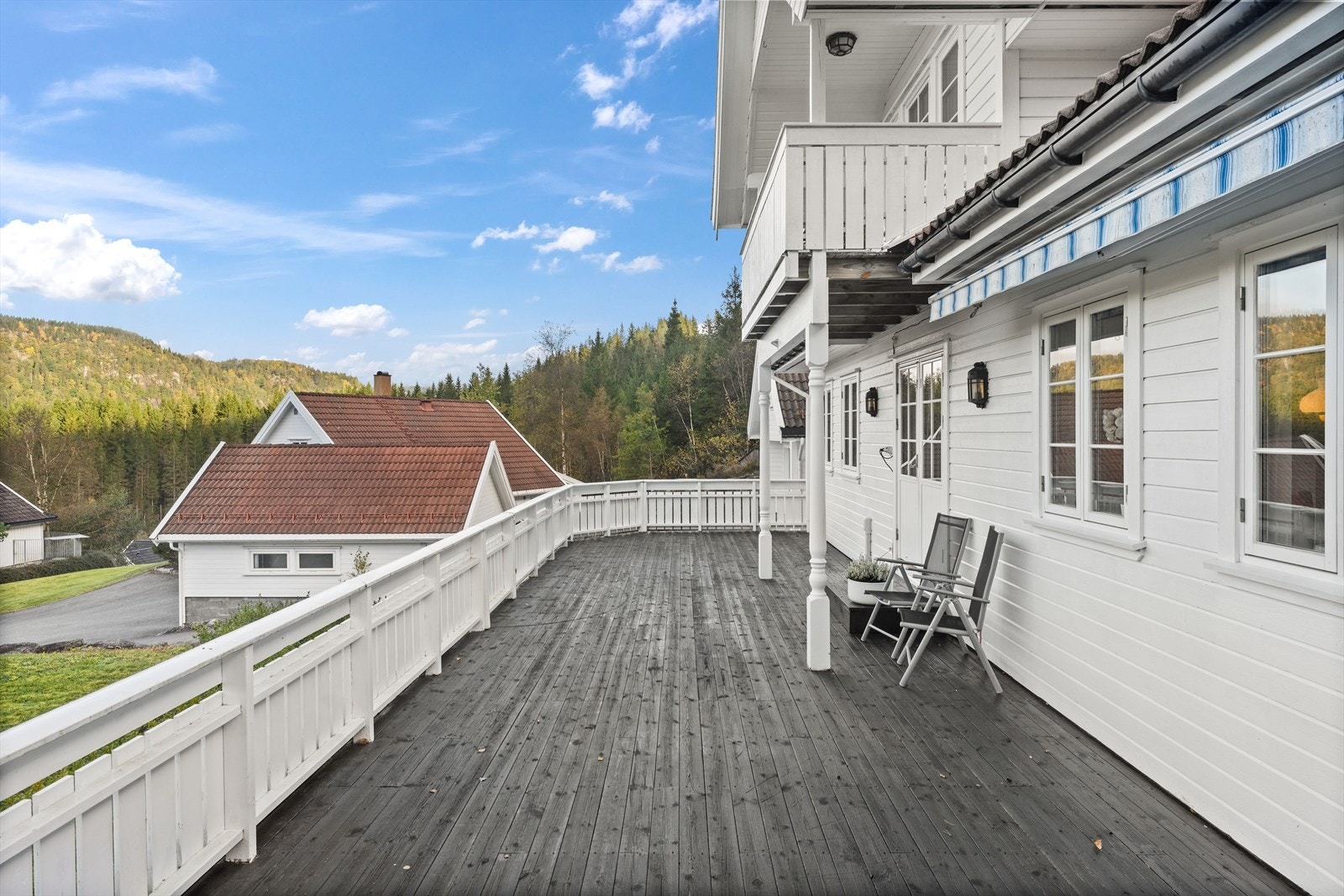 Romslig terrasse Galleribilde