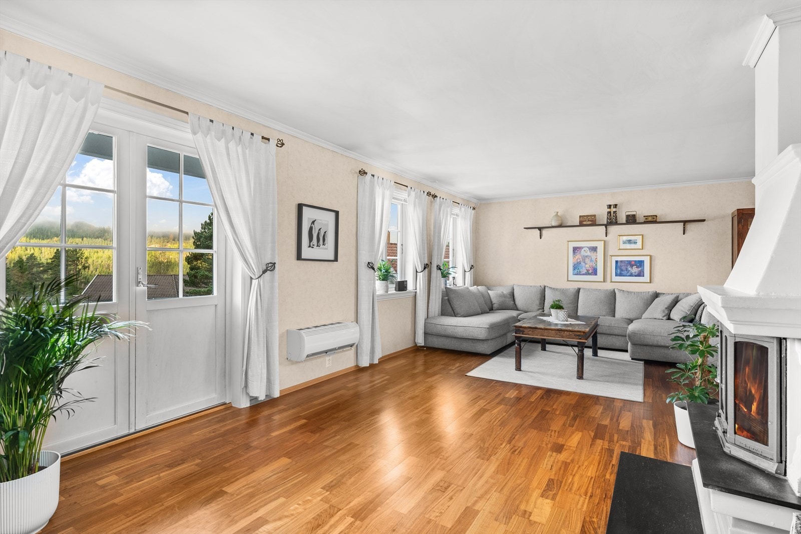 Utgang til terrassen fra stua Galleribilde