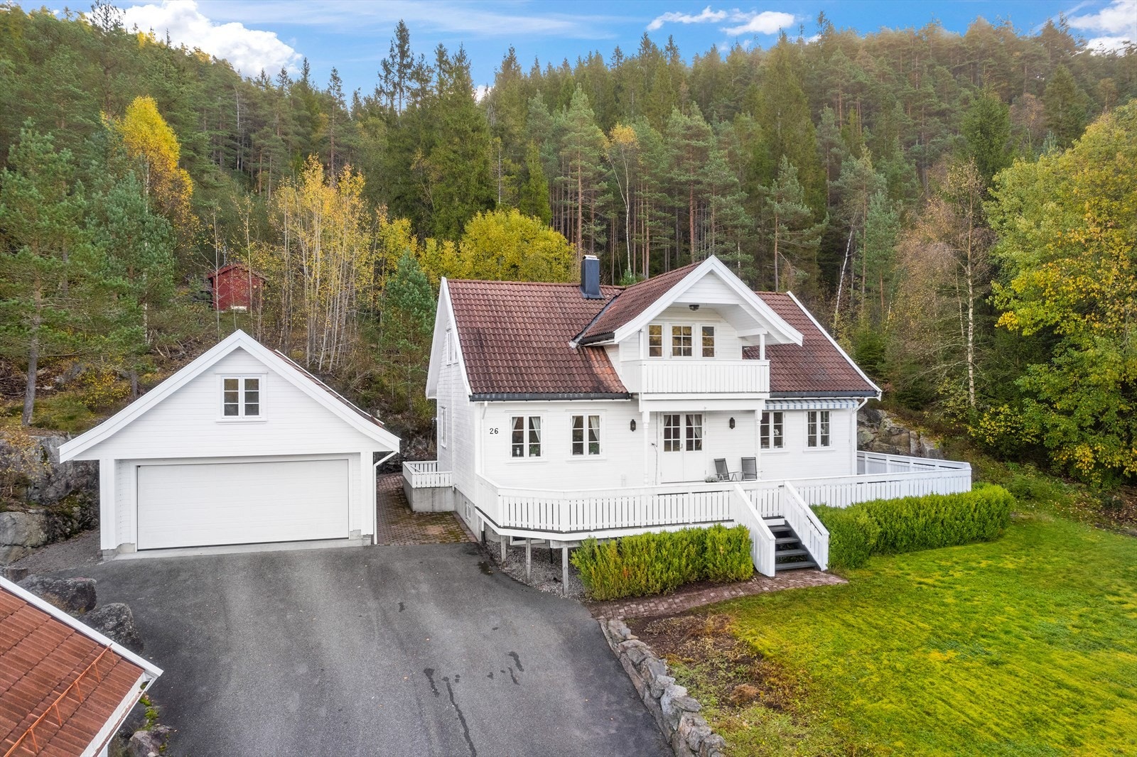 Tomten ligger fint til i et mindre boligfelt Galleribilde