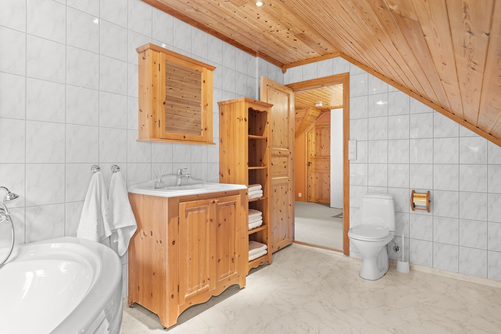 Bad i loftsetasjen Galleribilde