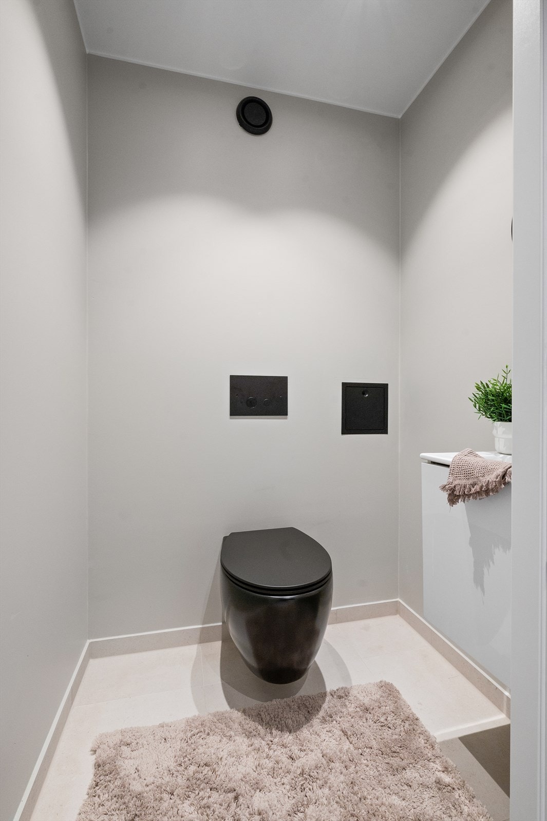 Det separate toalettet er praktisk og gir ekstra fleksibilitet i hverdagen. Galleribilde