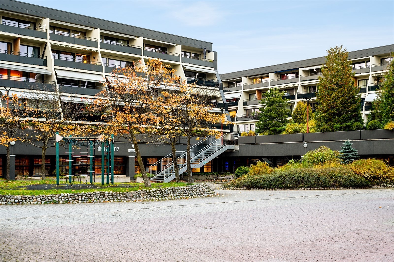 Hovinbyen er et av Oslos største og viktigste satsingsområde i kommuneplanen. Området blir selvforsynt med butikker, serveringssteder og servicetilbud, og skaper en forlengelse av indre by Galleribilde