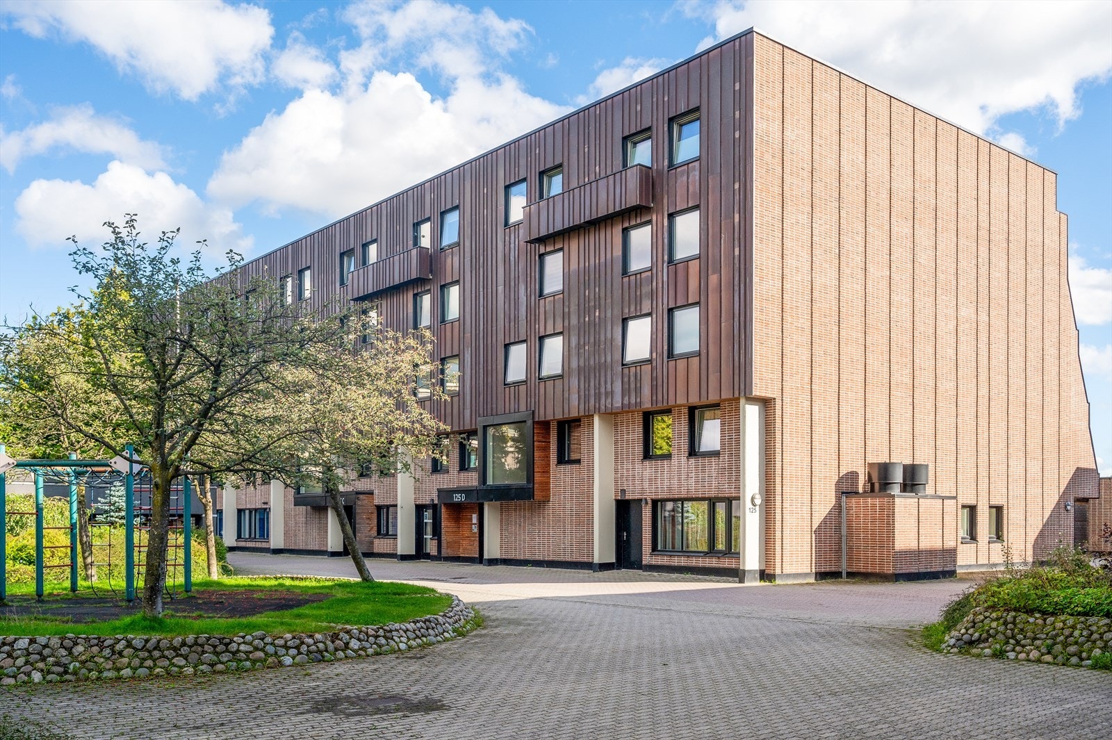 Veldrevet sameie med god rehabiliteringshistorikk - bl.a. ny fasade og nye vinduer i 2019. Galleribilde