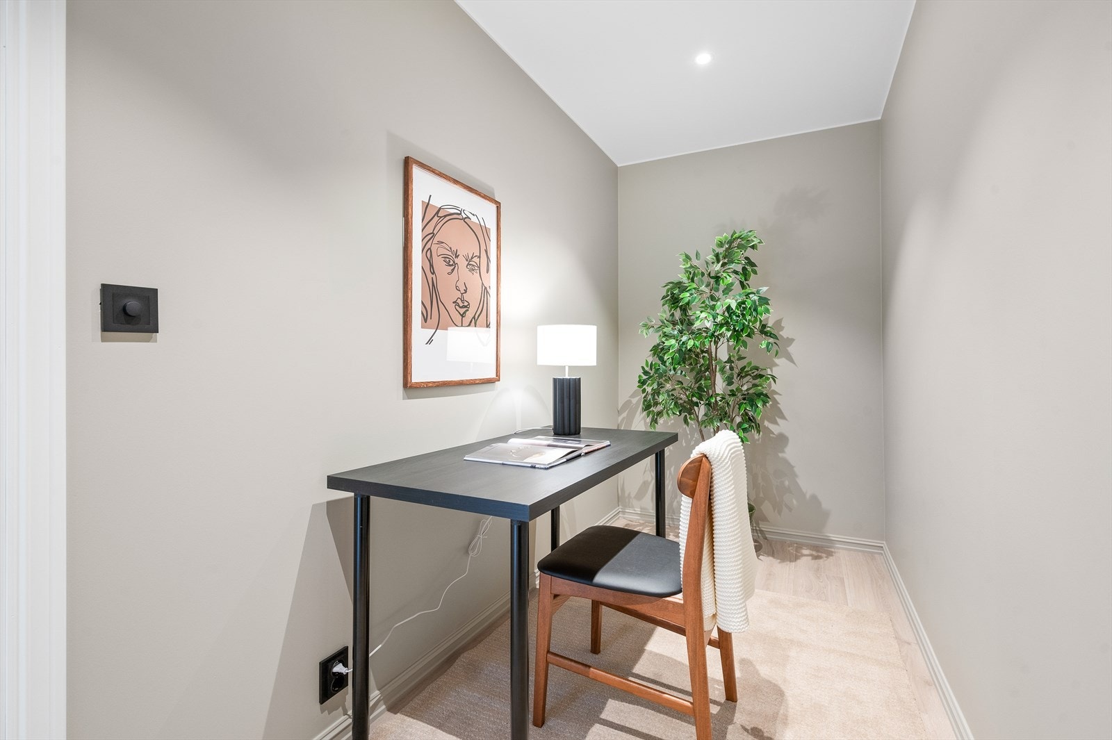 I tilknytning til gangen finnes et stort rom med fleksible bruksalternativer. Galleribilde