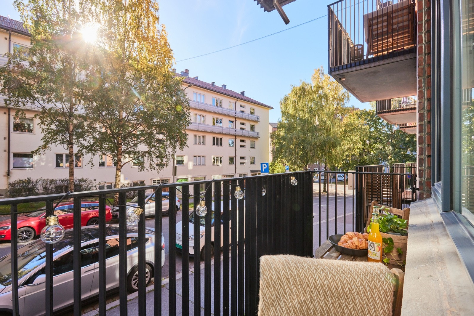 Beliggenheten mot sydøst sørger for gode solforhold på morgen og formiddag. Galleribilde