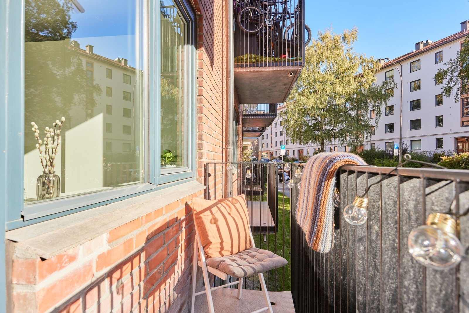 Også denne balkongen vender mot sydøst som sørger for gode solforhold på morgen og formiddag. Galleribilde