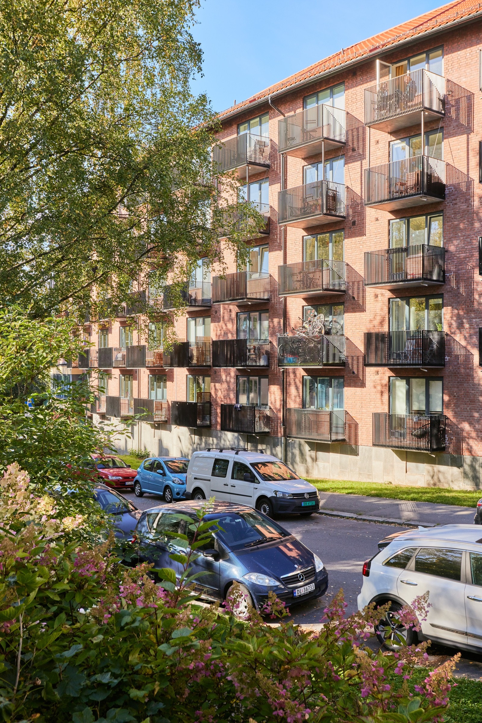 God beliggenhet midt på Sagene med kort gange til alt av servicetilbud, flotte grønne parker og frodige Akerselva. Galleribilde