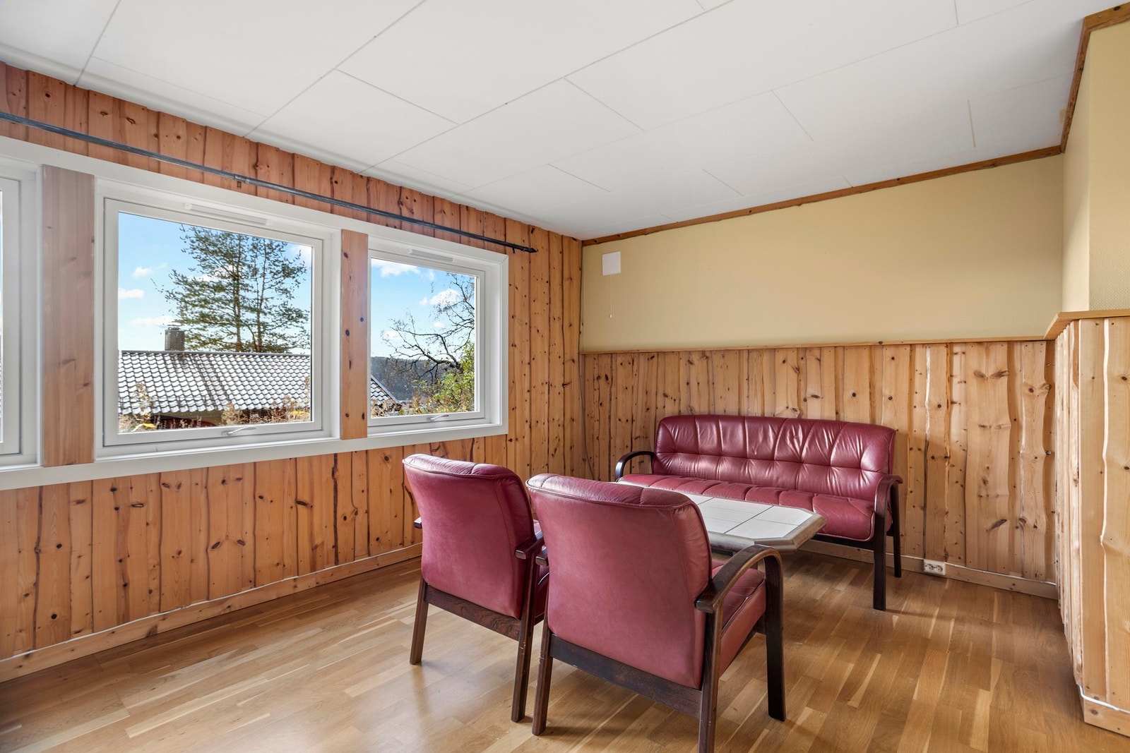 Rom beskrevet som hobbyrom på godkjente byggetegninger brukes i dag som kjellerstue. Galleribilde