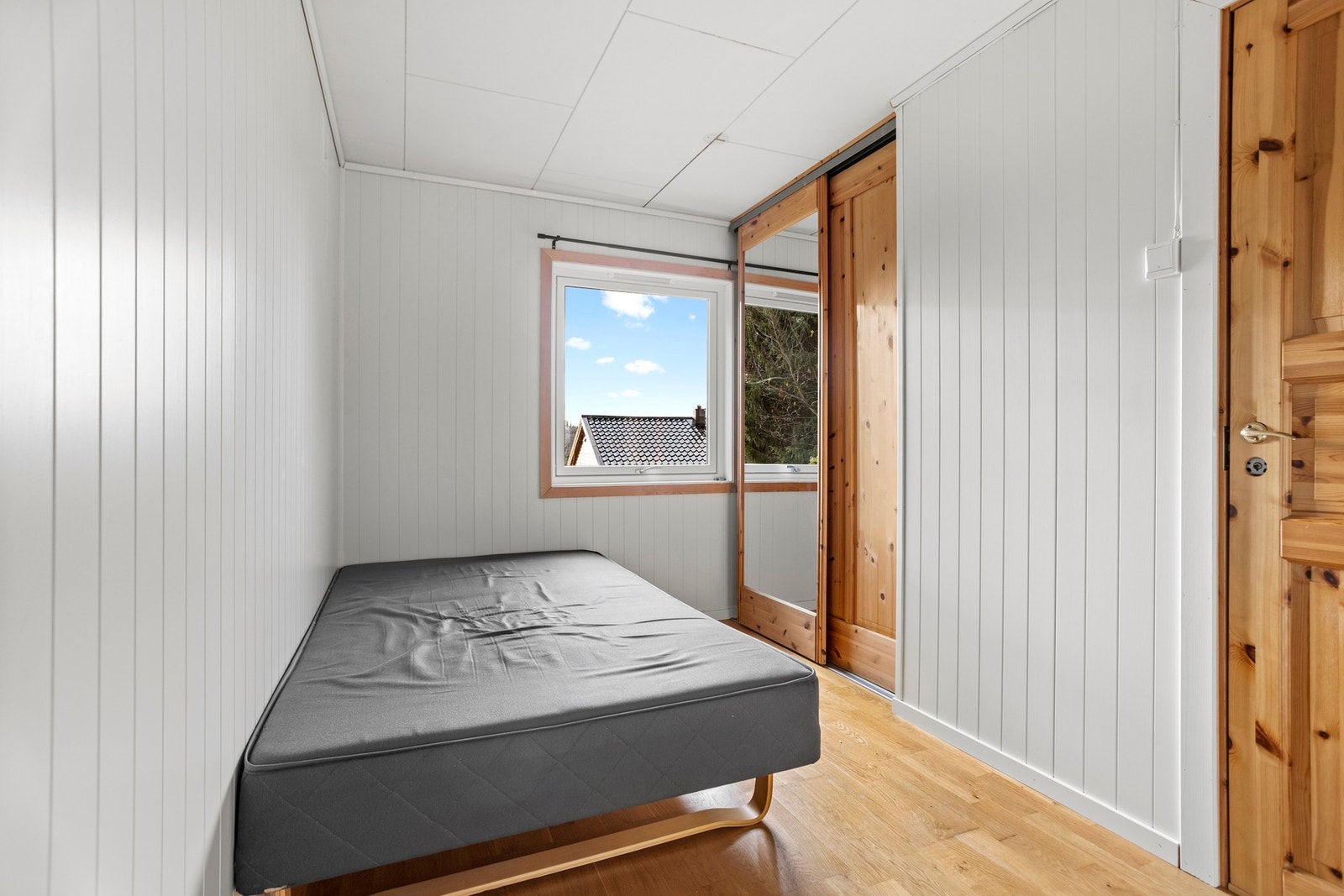 Rom beskrevet som sportsbod brukes idag som soverom - 9 kvm. Galleribilde