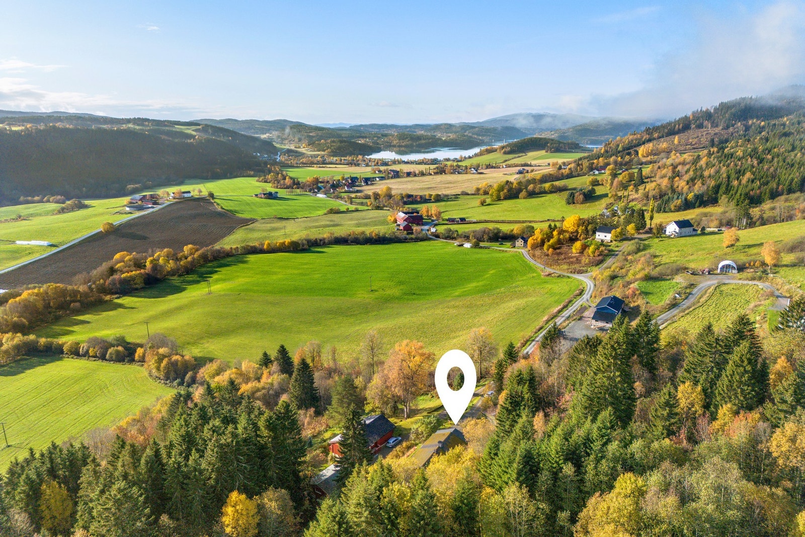 Velkommen til Svartesvegen 101, presentert av EiendomsMegler 1 v/ Martin Hoseth Johansen. Galleribilde