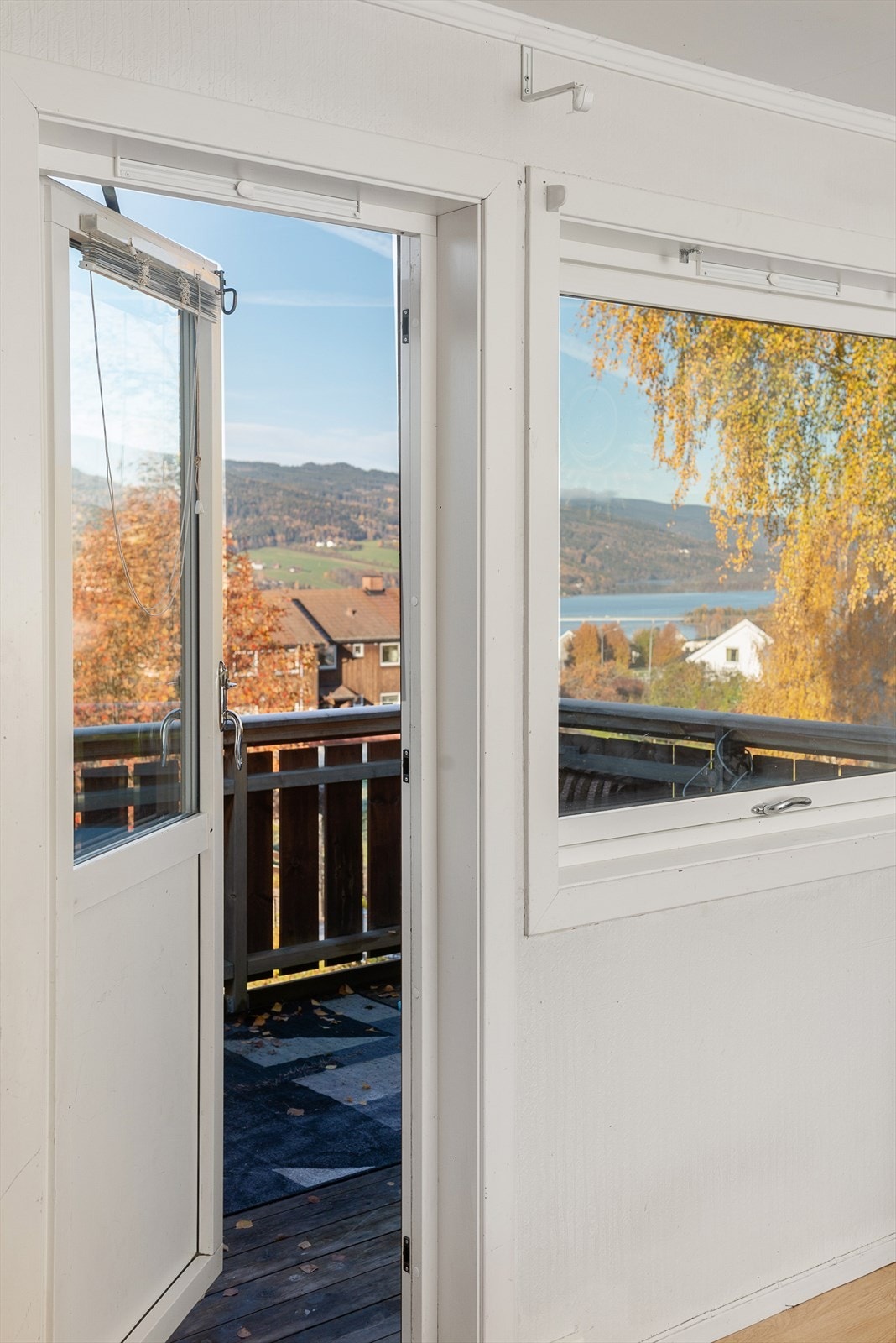 Utgang til balkongen fra stua. Galleribilde