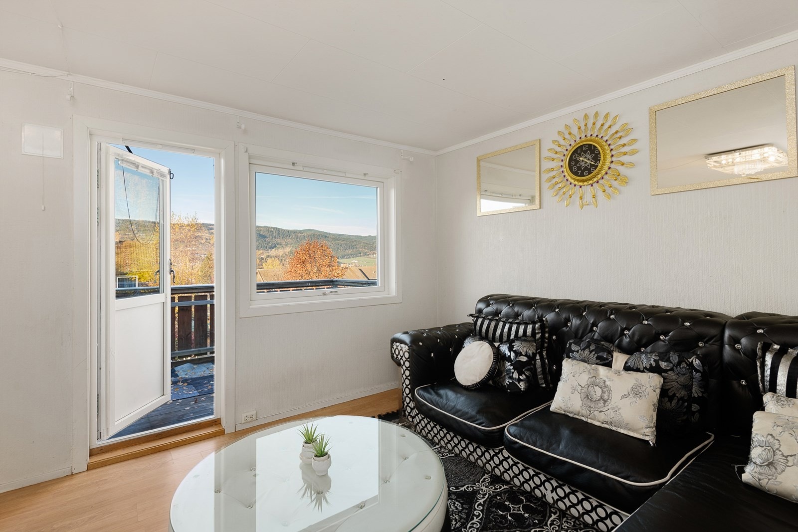 Gode møbleringsmuligheter av sofagruppe. Galleribilde