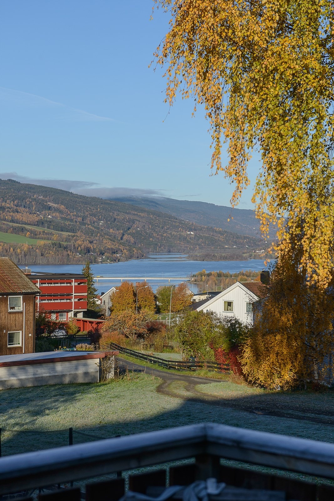Sola går ned i Gausdalsskaret på sommeren. Galleribilde