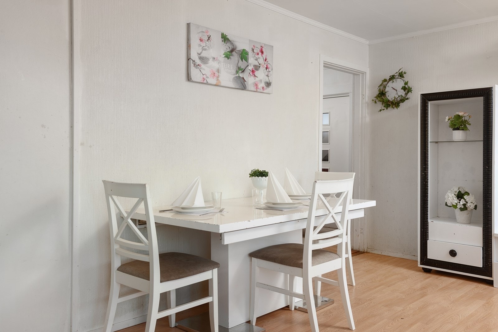 I tillegg er det plass til spisebord på stuen. Galleribilde