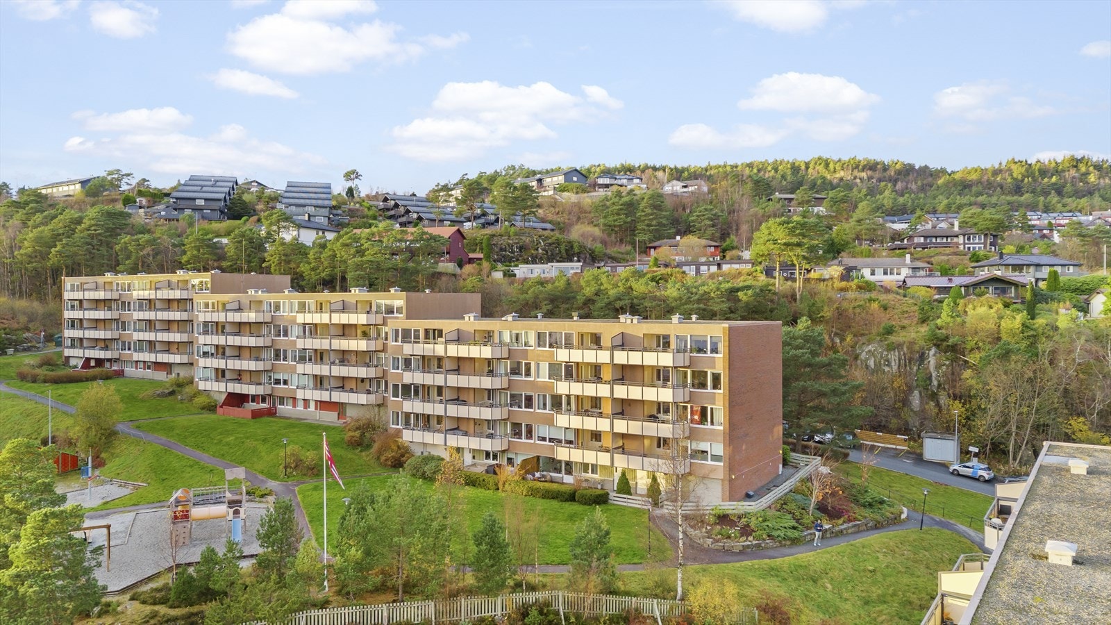 En flott 3-roms leilighet med attraktiv beliggenhet i et veldrevet borettslag. Galleribilde