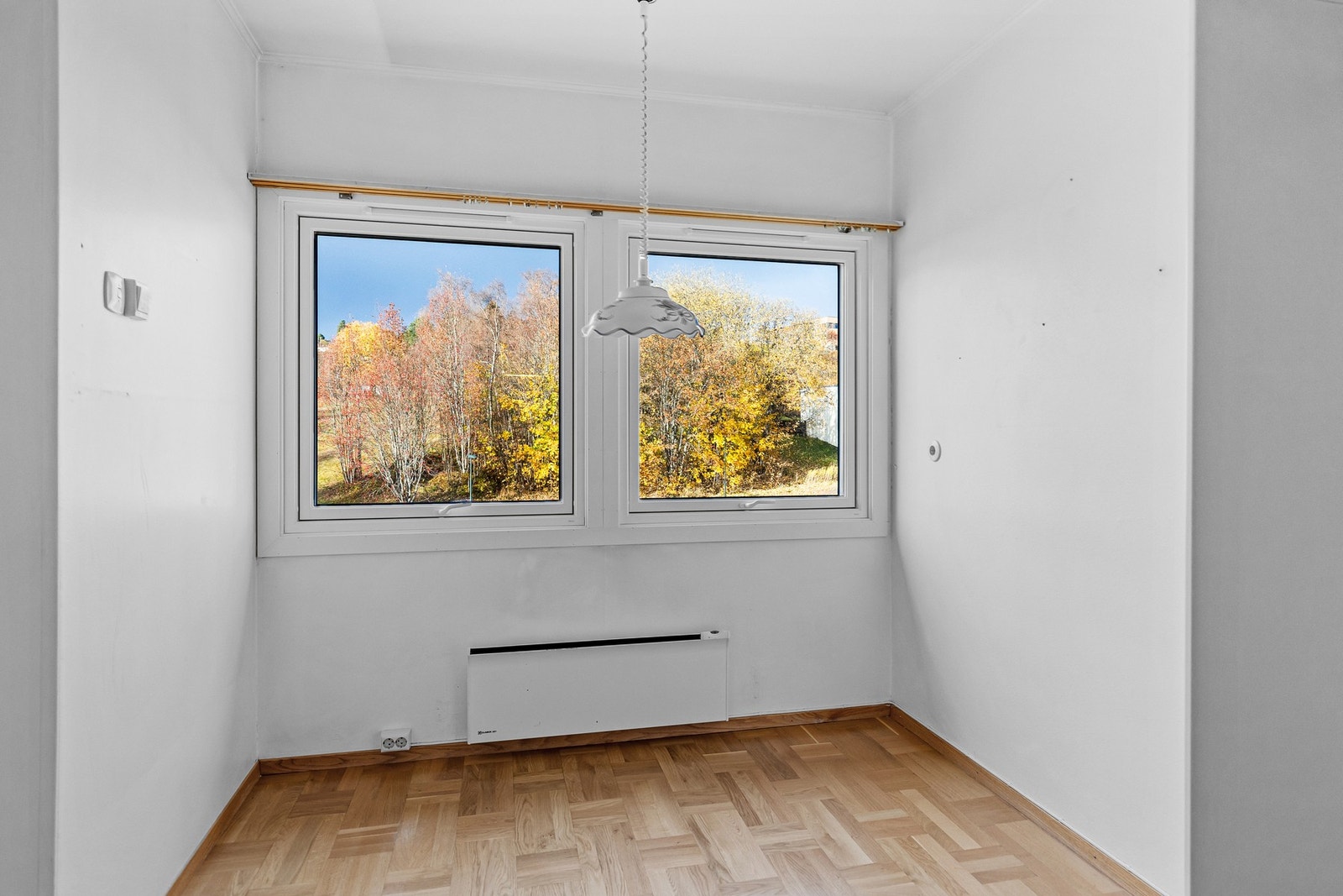 God plass til spisebord på kjøkkenet. Galleribilde