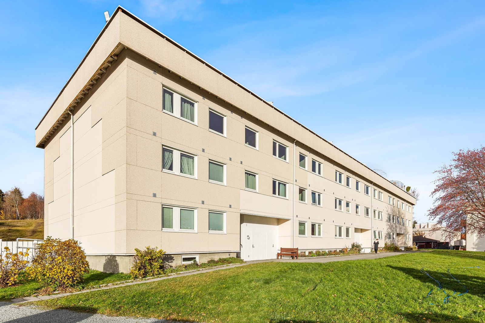 Fasade foran. Leiligheten ligger i 3. etasje. Galleribilde