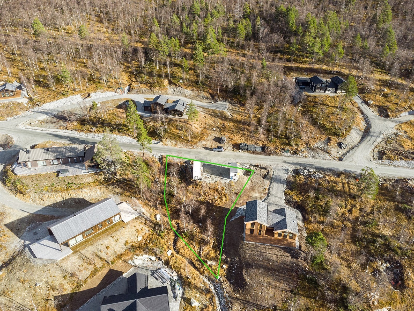 Krogsveen Sunnmøre v/Eiendomsmegler Harald Osal har gleden av å presentere en sentralt beliggende hyttetomt med ski-in-ski-out i Bjorlia Galleribilde