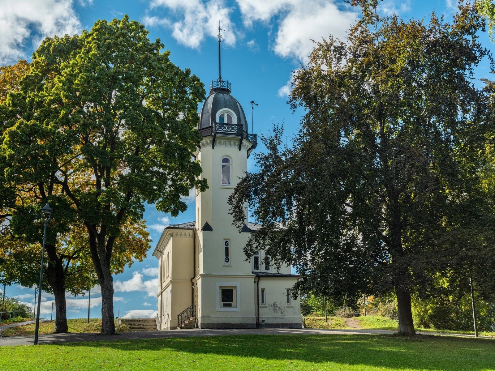 St.Hanshaugen blir din nærmeste nabo. Her fra Tårnhuset på toppen av parken. Galleribilde