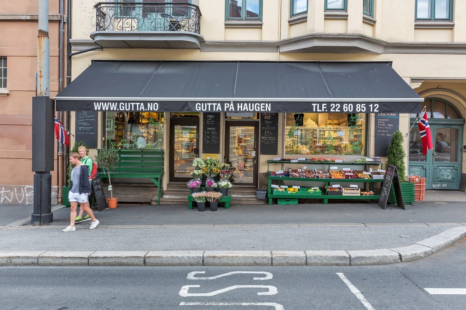 I nærområdet finnes flere av byens beste kafeer, delikatesser, butkkker restauranter og barer. Galleribilde