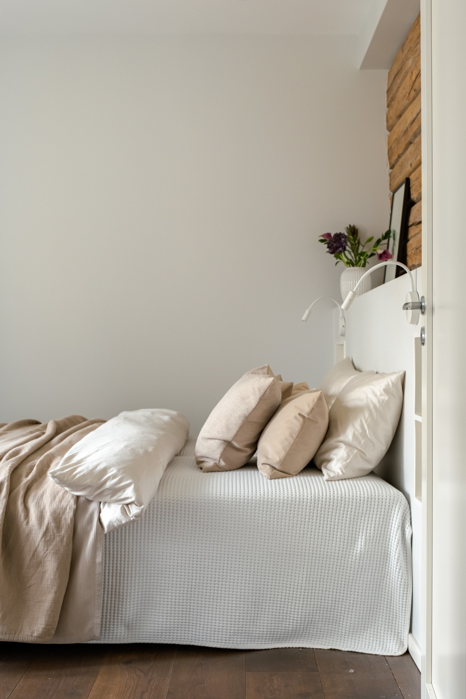 Hovedsoverommet ligger innenfor entréen. Galleribilde