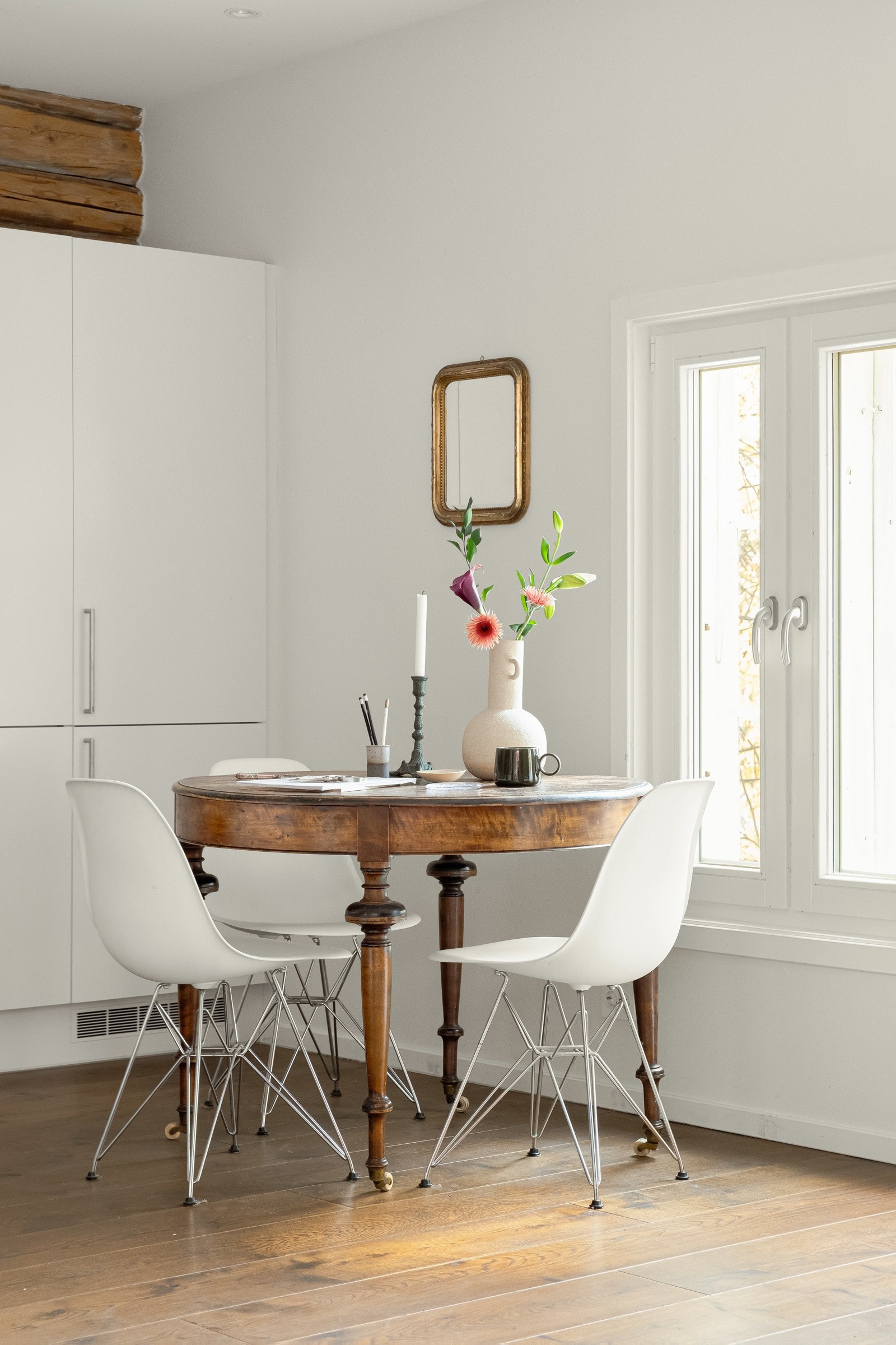 Det er god plass til et koselig frokostbord mot de sydvendte vinduene. Galleribilde