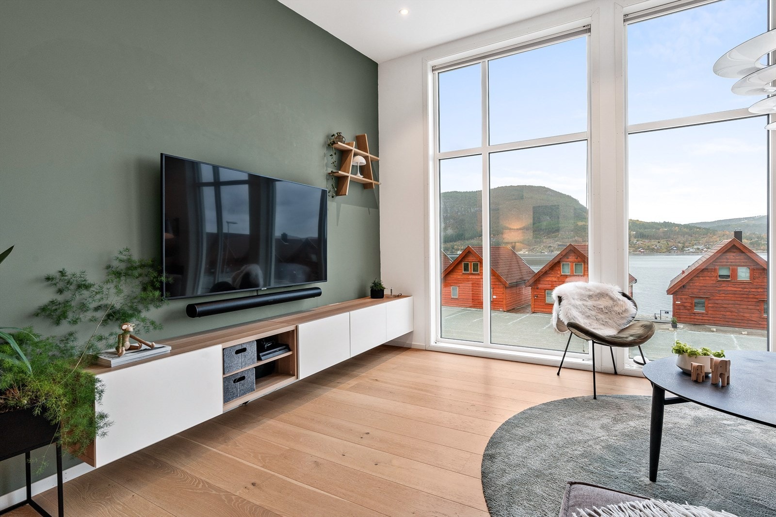 Boligen fremstår med gjennomgående god standard og har hatt et godt vedlikehold. Her kan du flytte rett inn! Galleribilde