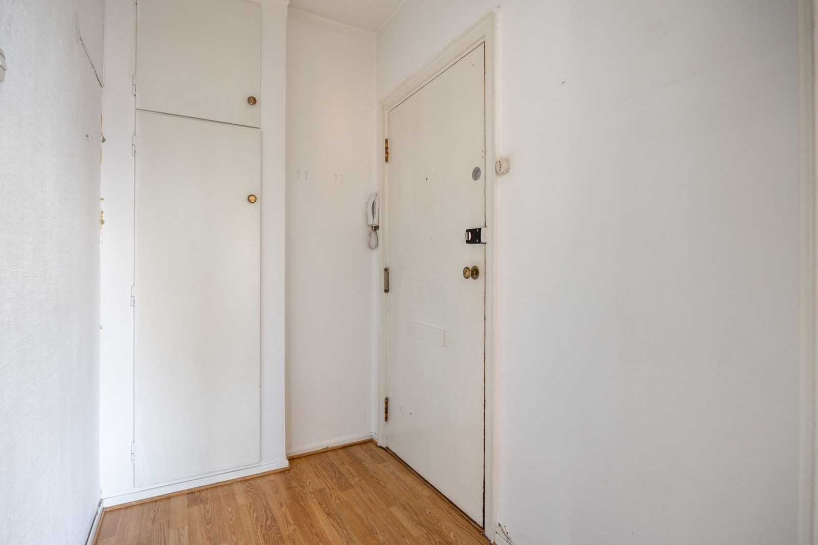 Entré med innebygd skap. Galleribilde