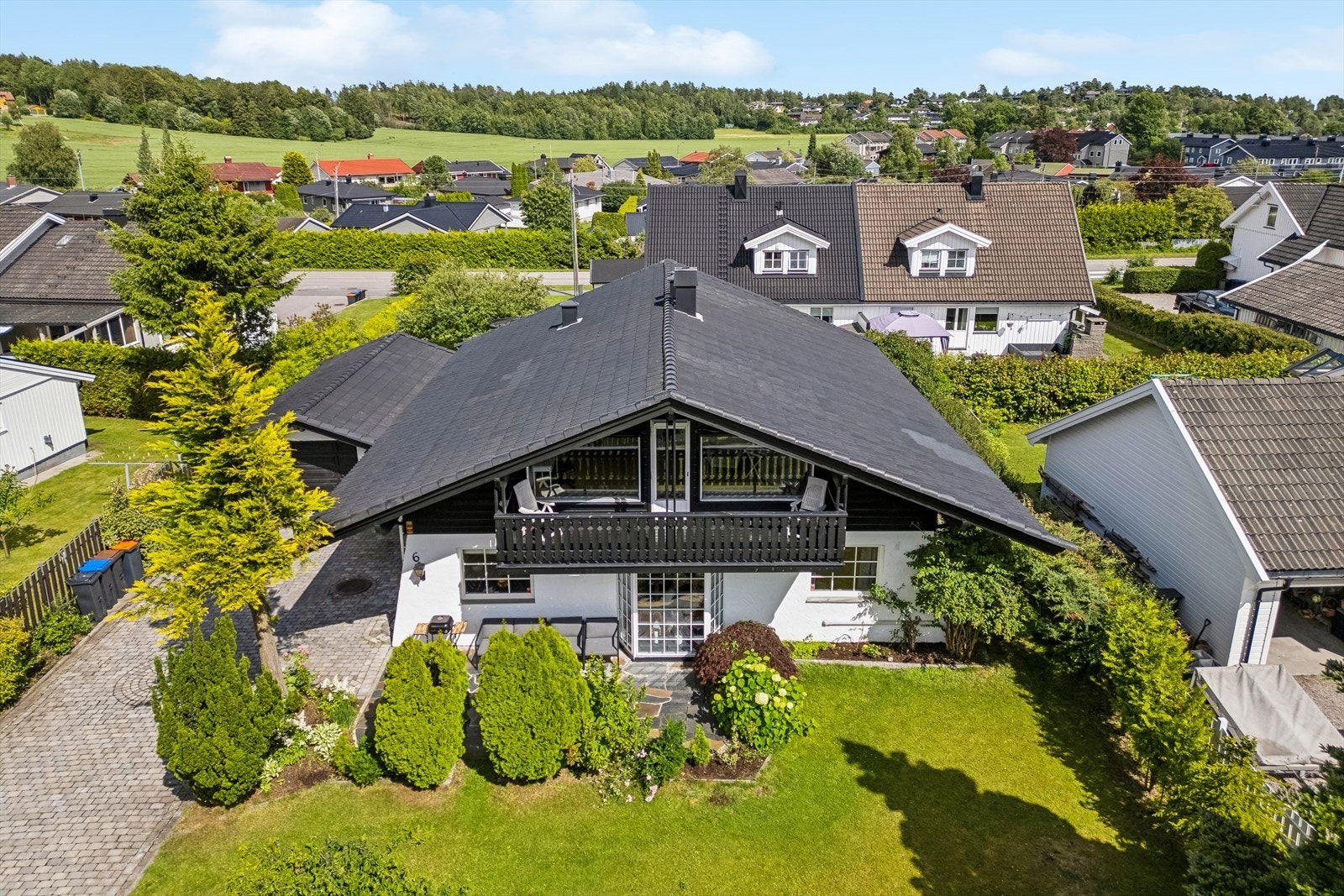 Denne boligen har en meget fin beliggenhet i Trollstien som er en blindvei. Galleribilde