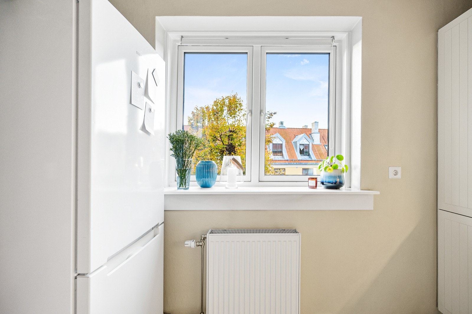 Godt med naturlig lys på kjøkkenet. Galleribilde