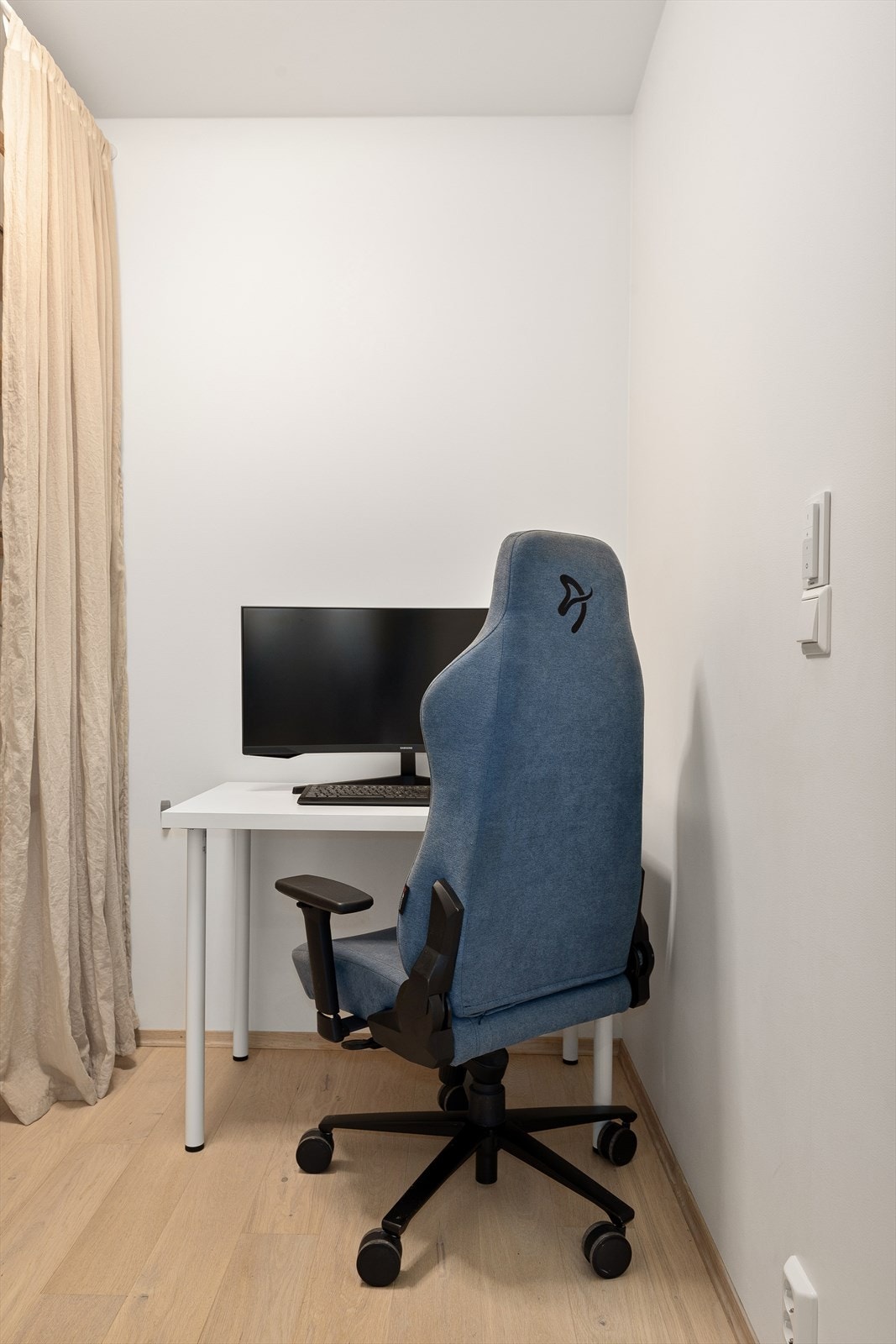 Bod innredet med kontorplass Galleribilde