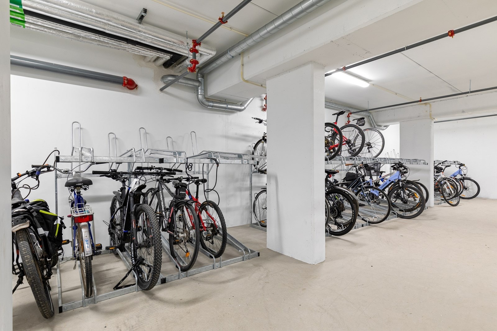 Felles sykkelparkering Galleribilde