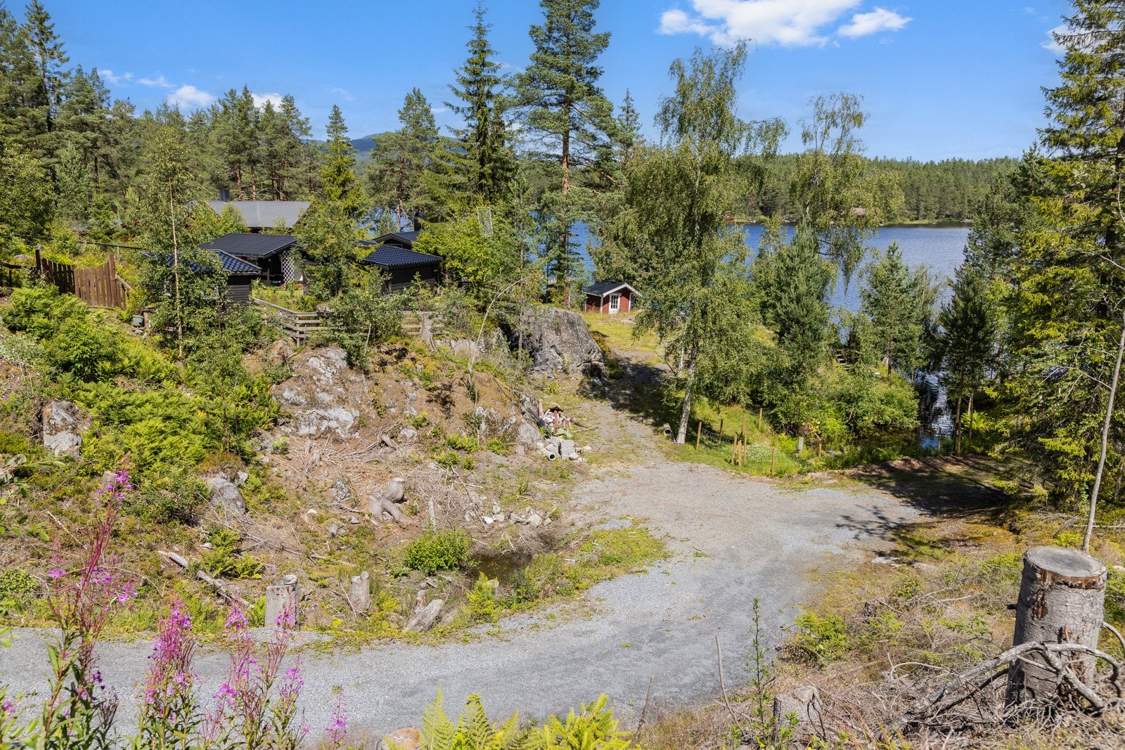 Velkommen til Hoensvannsveien 338 - selveiertomt med flott beliggenhet langs Himsjø. Galleribilde