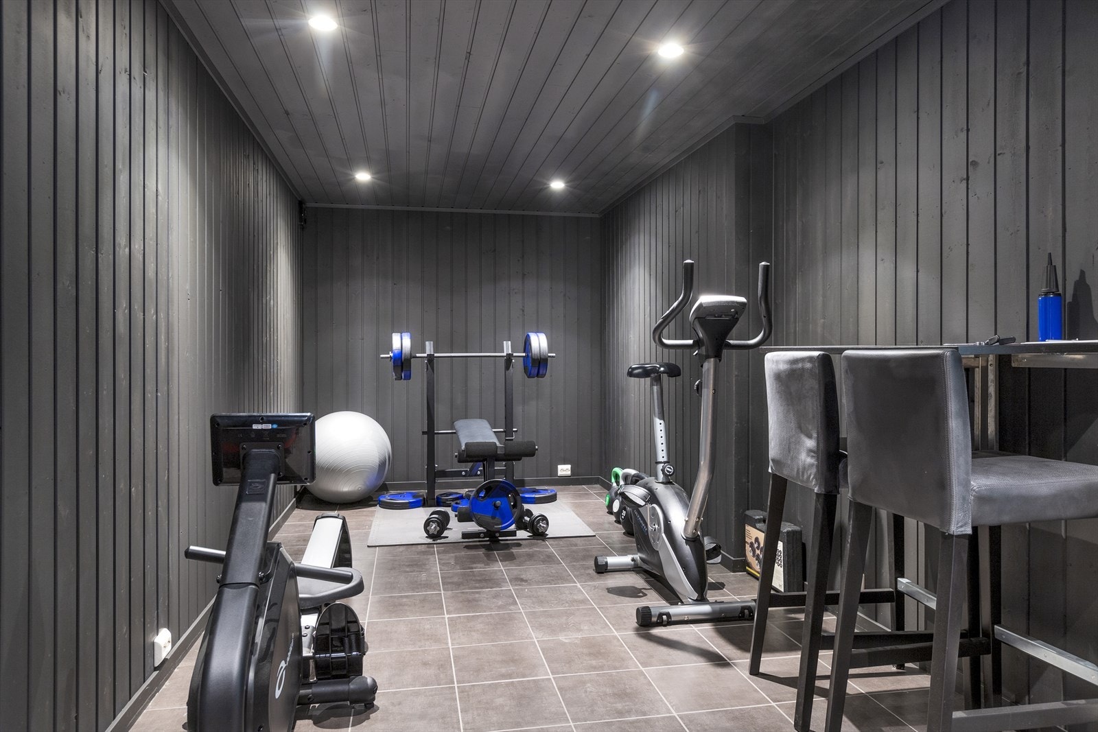 Godt utstyrt trimrom i kjeller Galleribilde