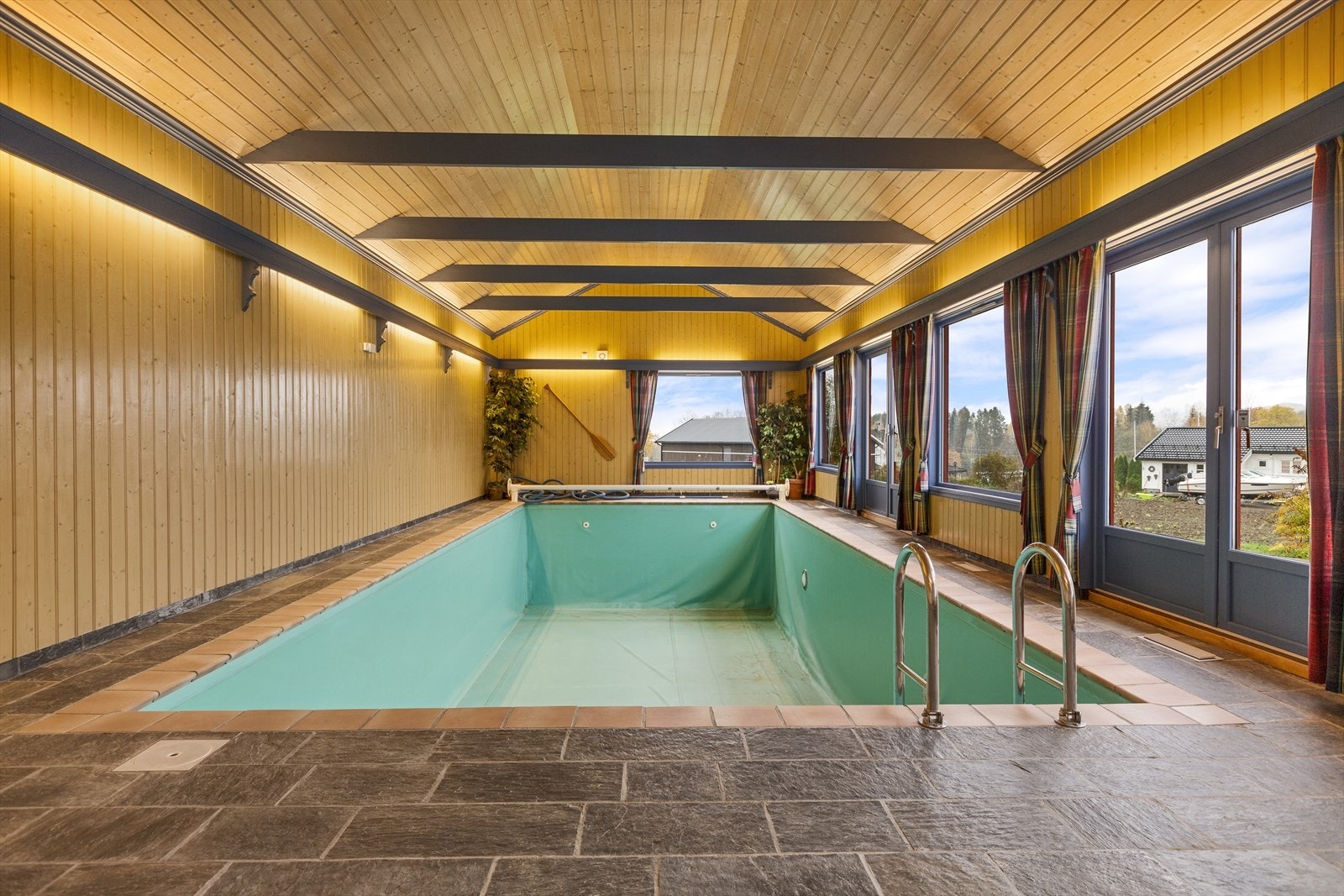 Eget rom for svømmebasseng Galleribilde