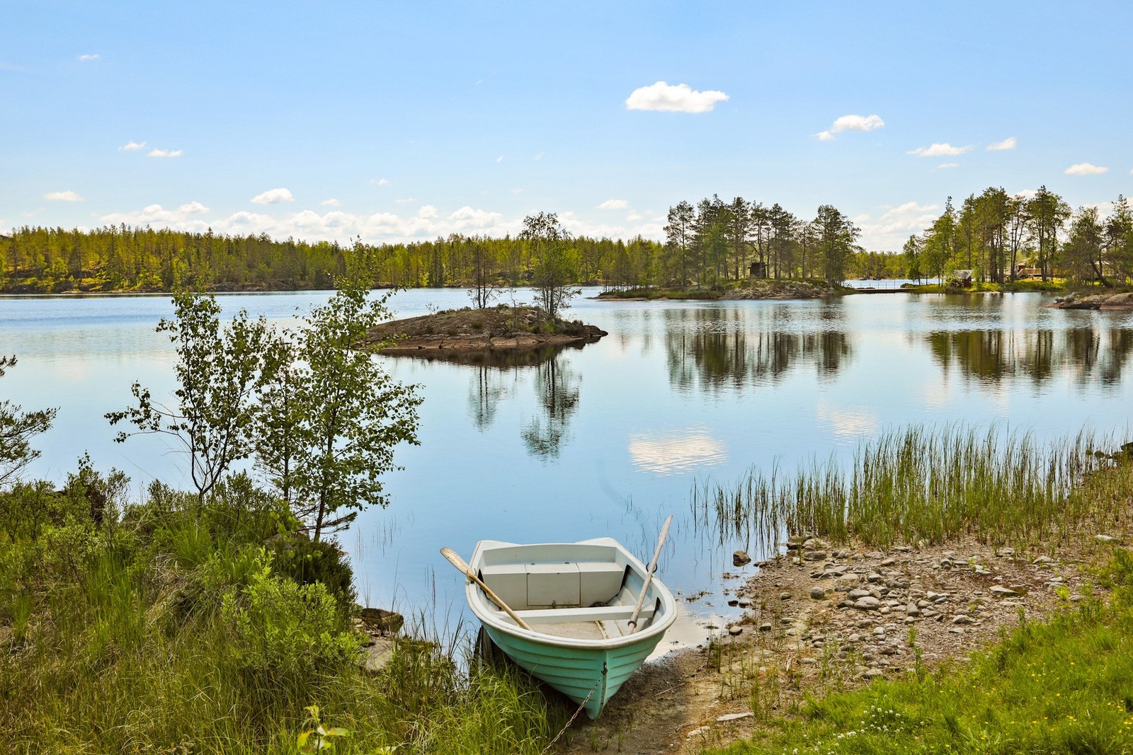 Velforeningen har utplassert 3-4 båter til fri disposisjon for vellets medlemmer Galleribilde