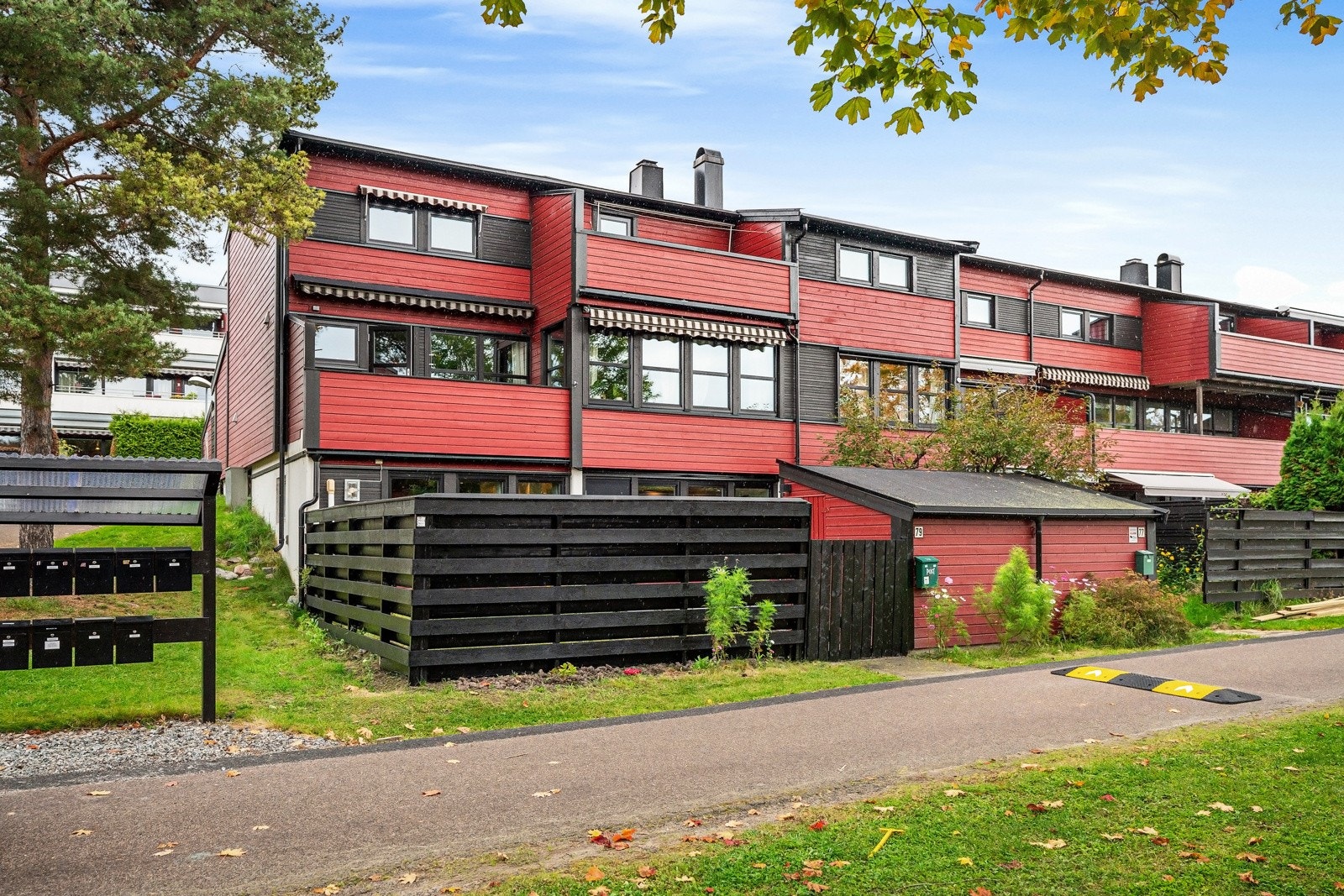 Inngjerdet og skjermet uteplass Galleribilde