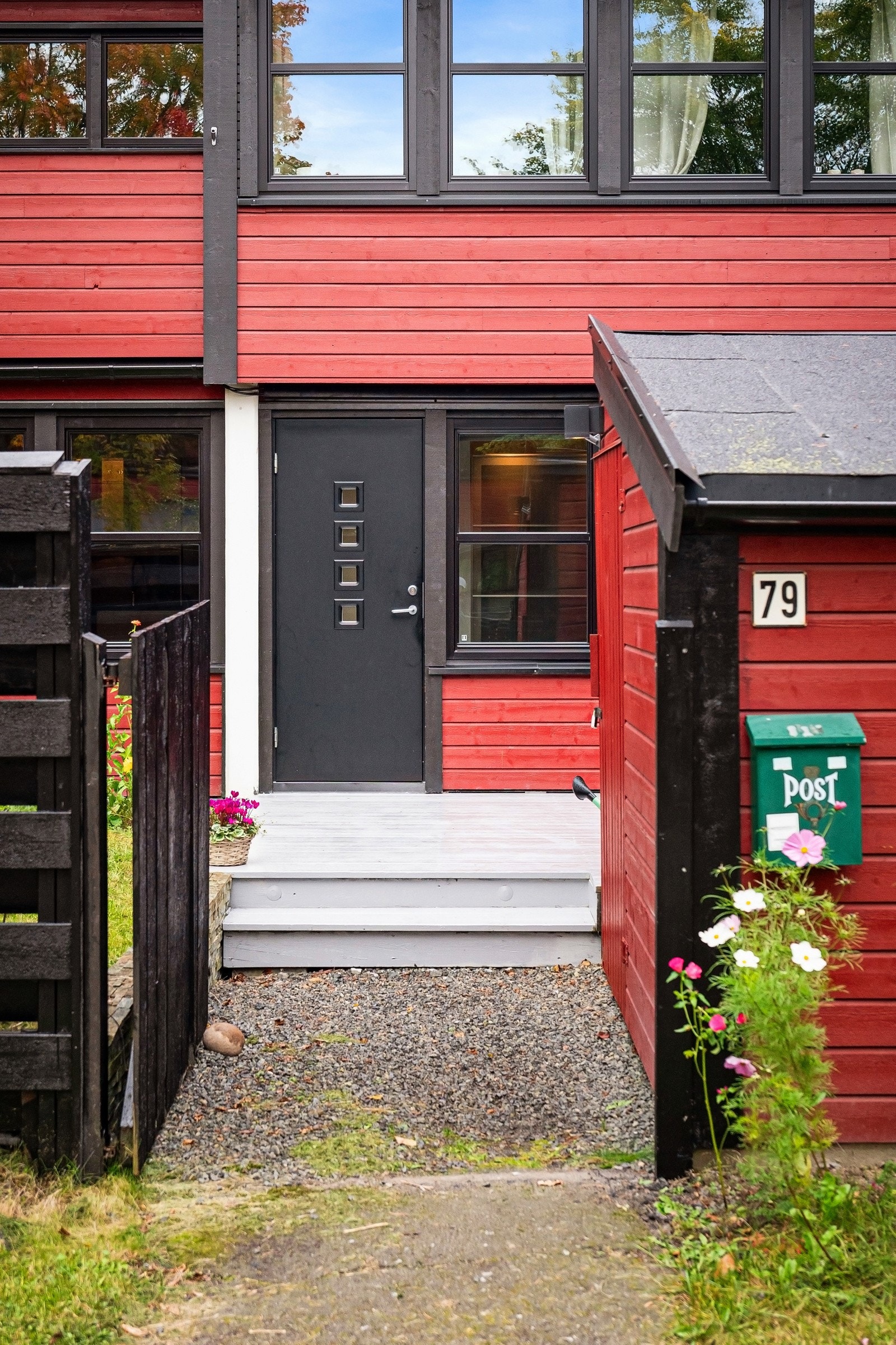 Velkommen! Leiligheten ligger på enden med trappefri adkomst Galleribilde