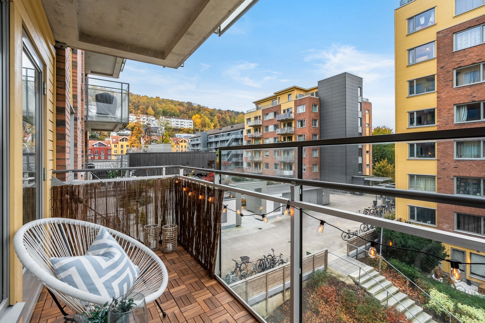 Her er det plass til utemøblement, grill og beplantning. Balkongen har supre solforhold, så her kan du nyte varme sommerdager! Galleribilde