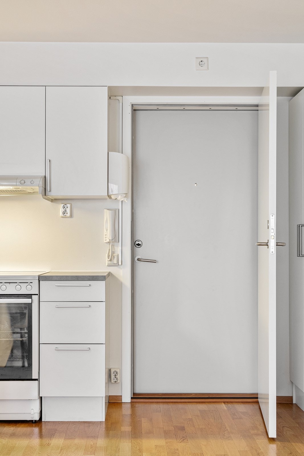 Velkommen inn! Med dørcalling slipper du gjestene enkelt inn fra bakkeplan. Galleribilde