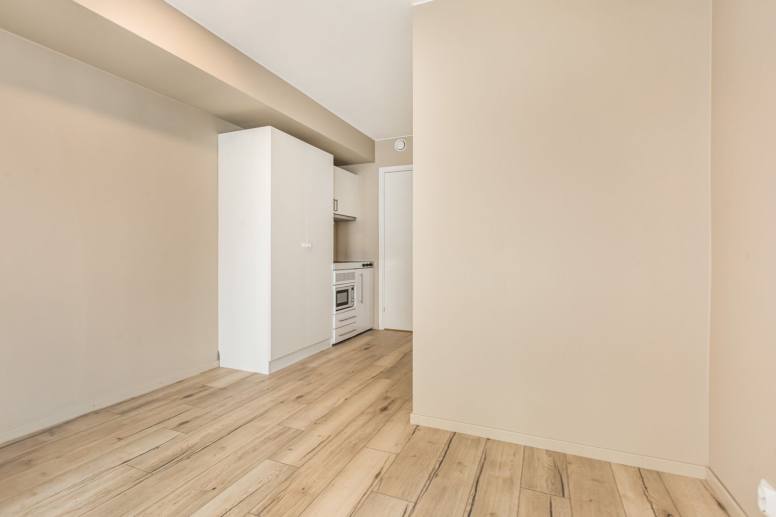 Lys stue/soverom Galleribilde